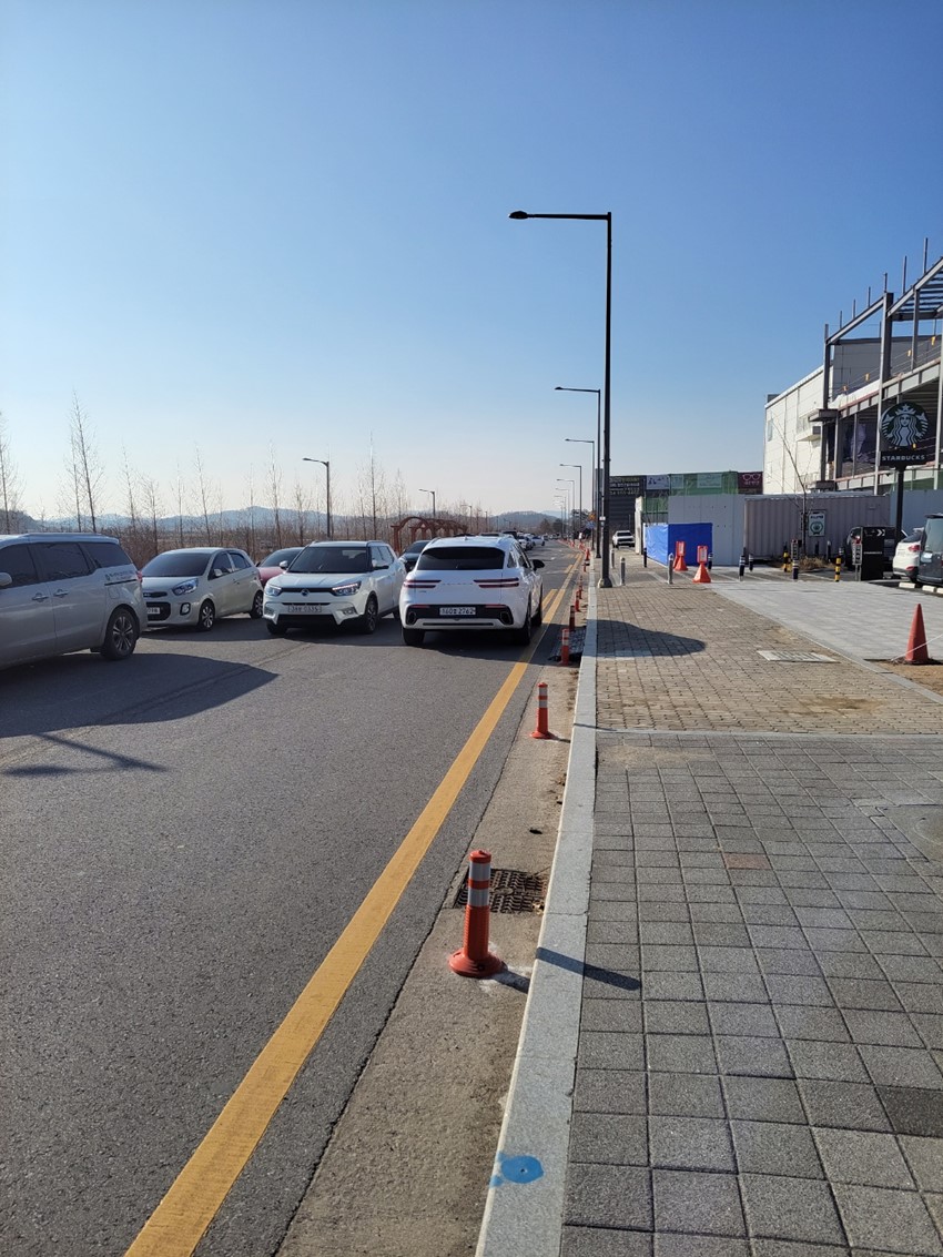 1.경북도청 도청대로 특별상업지구 전면진입대로 요청합니다.